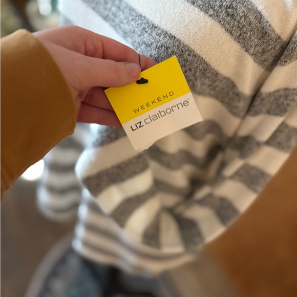 Women’s long sleeve striped shirt, size medium. - Picture 5 of 11